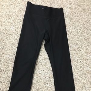 Black leggings w calf details